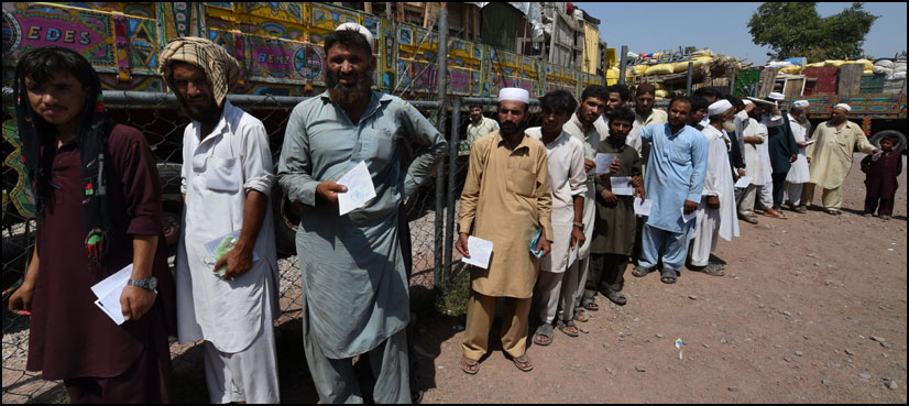 illegal afghans return Pakistan SC notices