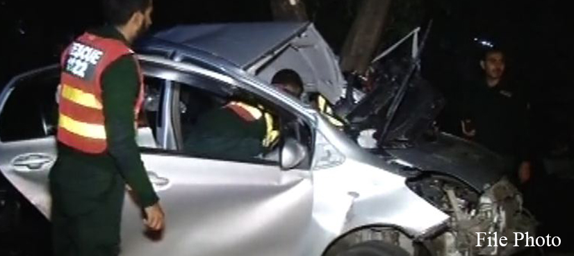 Car coach collision in Rahim Yar Khan