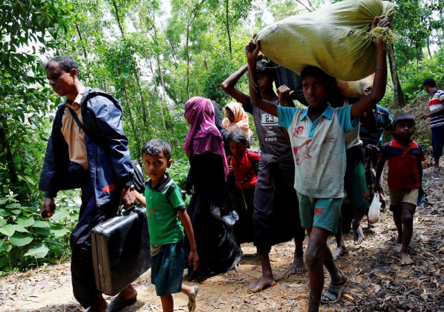 Rohingya Muslims fleeing