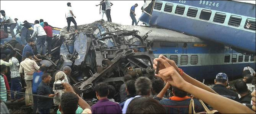 train derails