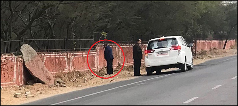 Indian minister urinate