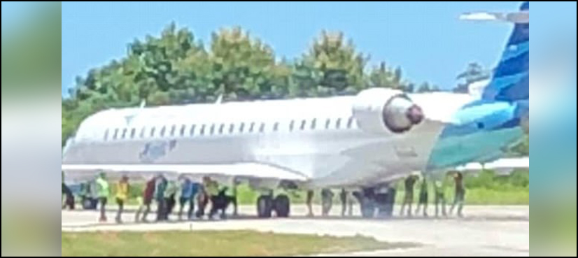 Plane indonesia runway