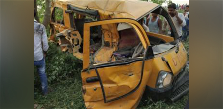 school bus crashes train 13 children dead India