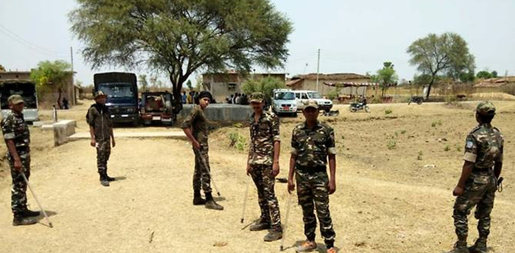 13 Maoists killed, India clash