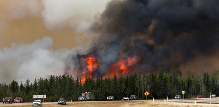 Thousands evacuated as Colorado wildfire doubles in size