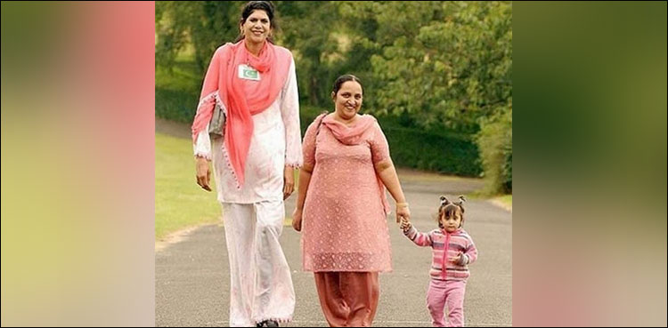 Zainab Bibi tallest woman Pakistan