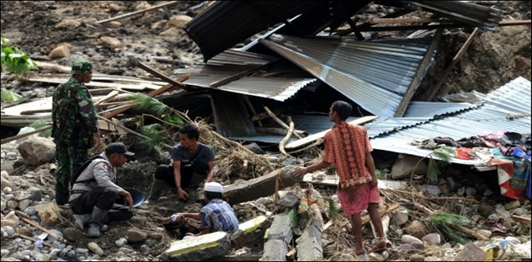 Indonesian rescuers struggle to reach cut-off villages after deadly quake