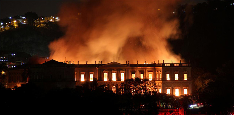 Massive fire blazes Rio's 200-year old National Museum