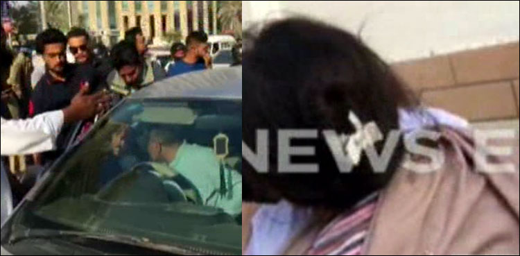 online cab girl jump Karachi