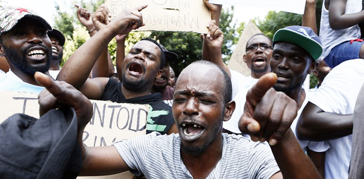 Zimbabwean court, internet, illegal
