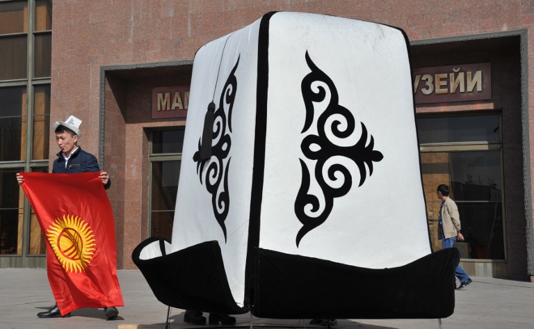 Kyrgyzstan Parliament, approves new flag