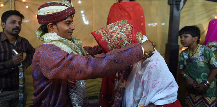 79 Hindu couples tie the knot at mass wedding in Karachi