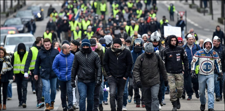 bill, yellow vest