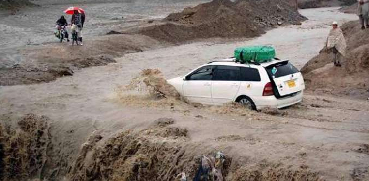 Jacobabad floodwater, key link road drowns