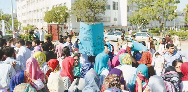 Quetta police crackdown, Young Doctors sit-in, 19 arrested