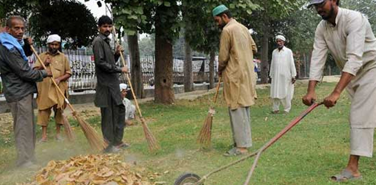 cleanliness drive karachi administrator iftikhar shallwani