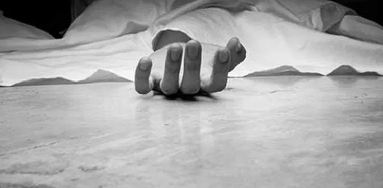 man axes daughter to death honour karachi