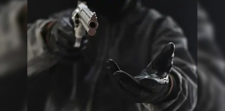 Gangsters, shoot, injure, three persons, Sea View