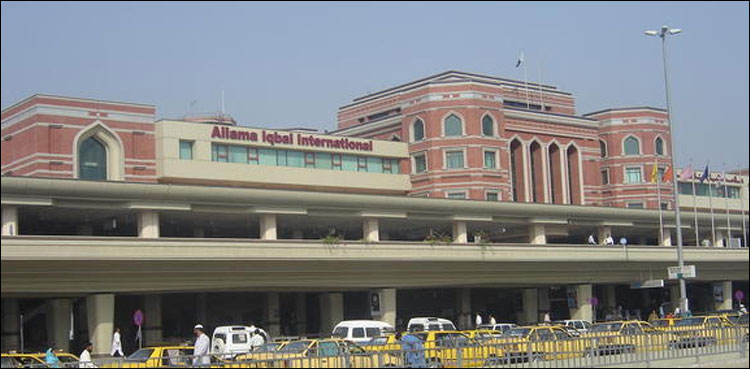 Mouse, Jeddah-bound flight, grounded