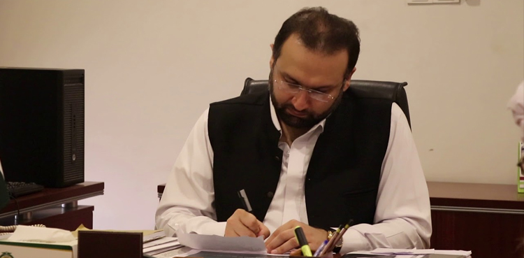 Hisham Inamullah Khan, KP health minister, polio drops, kids,