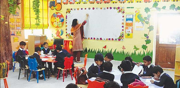 Sindh govt, bans, sale, copies, uniforms, stationary, books, private schools