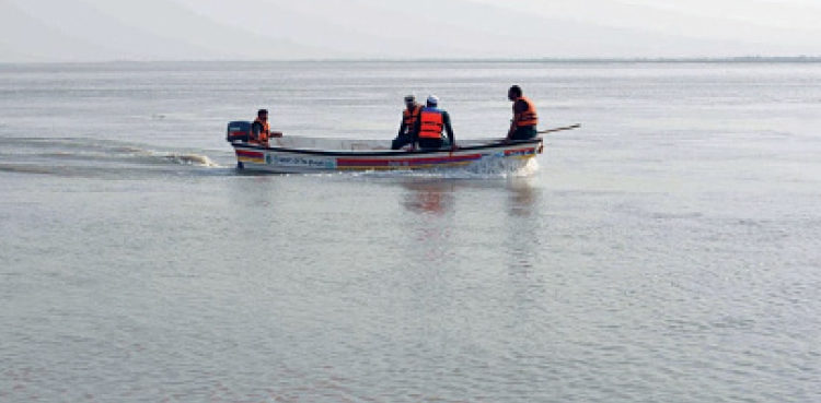 Indus River, below low flood, Tarbela