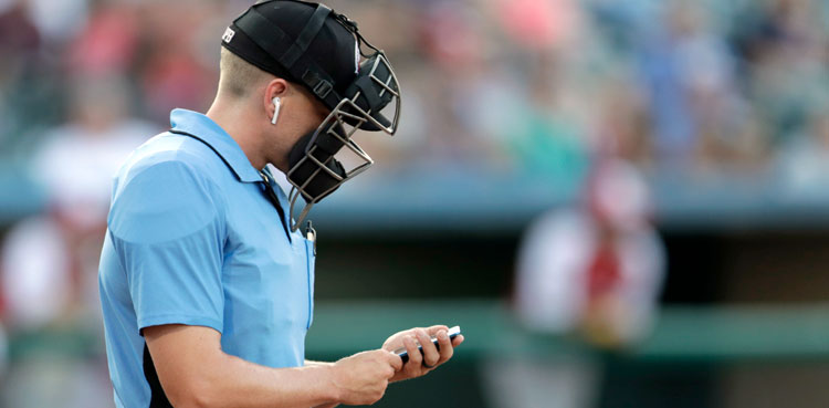Robot, Umpires