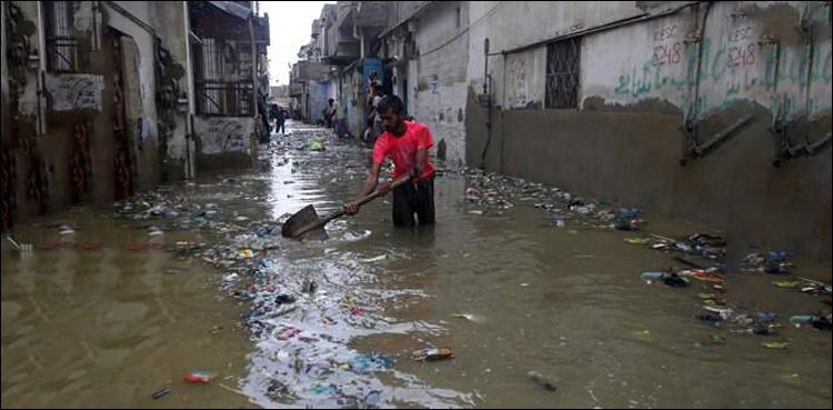 Karachi, main-hole boulders