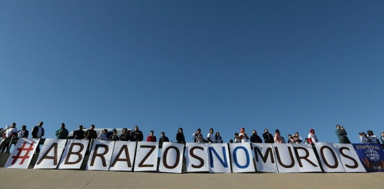 Mexican migrants families US border