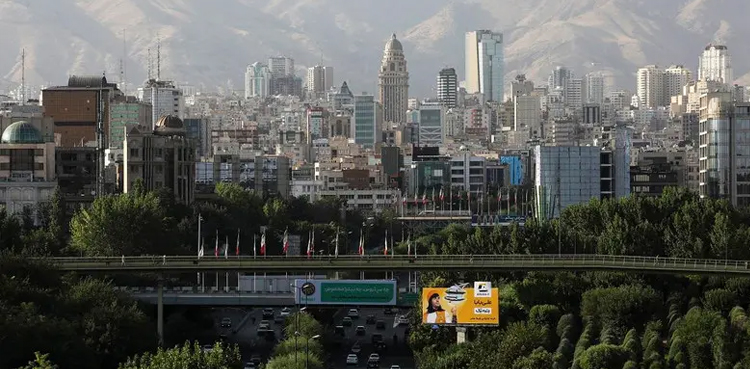 Iran smog schools shut