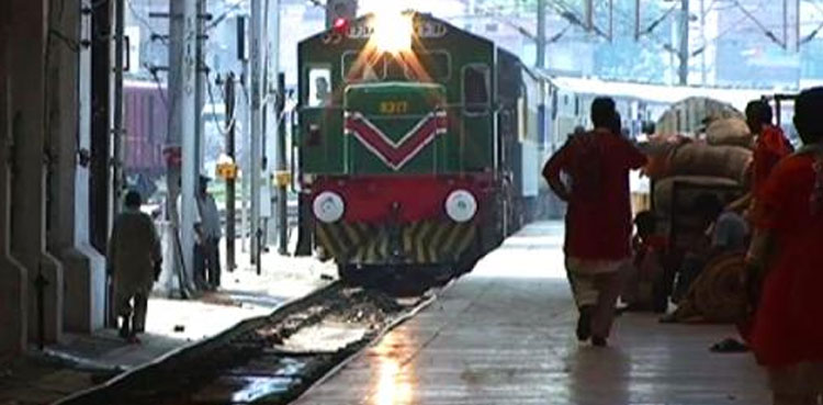 Karachi, train arrivals