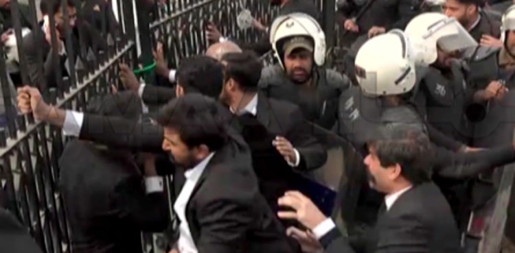 Hyderabad, lawyers end protest, SSP transfer