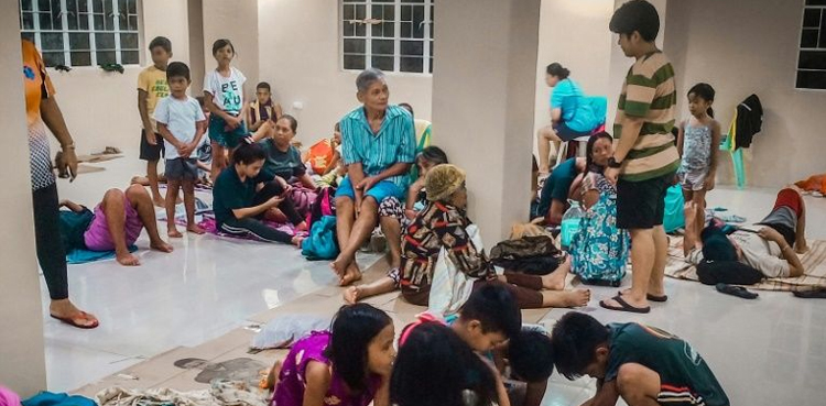 Typhoon Usagi, Thousands flee, Philippines