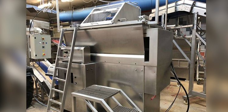 Factory worker meat-mincing machine factory accident