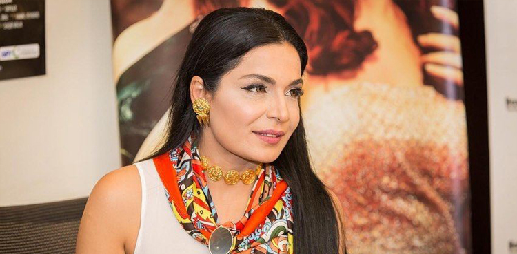 Meera, savera Nadeem, Meray Paas Tum Ho
