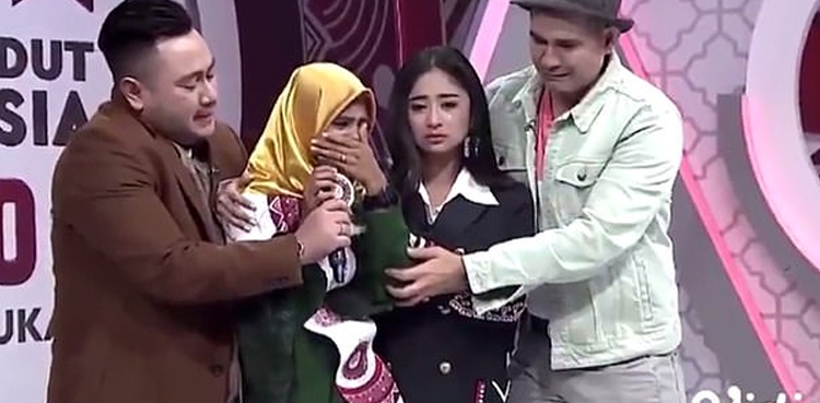 Indonesia singer live TV mother death