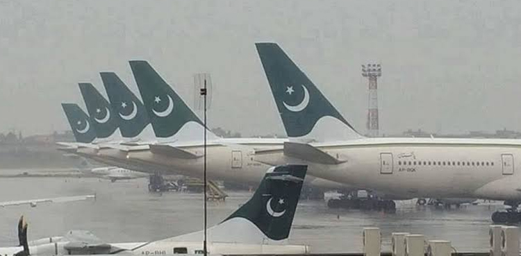 PIA flights delayed bad weather