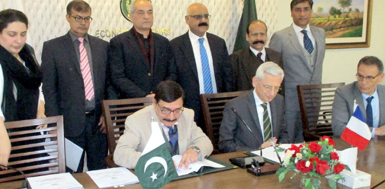 Pakistan,-France