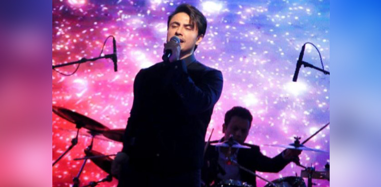 Ali Zafar tributes women's