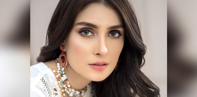 Ayeza Khan , childhood