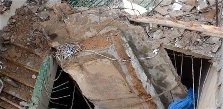 roof collapses, Afghan camp, Karachi