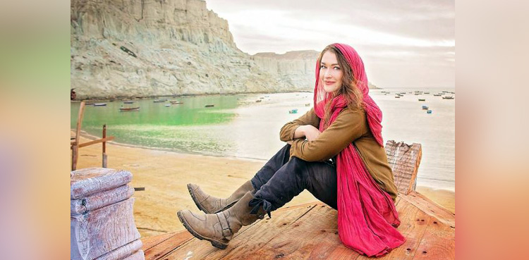Rosie Gabrielle , camping, Pakistan