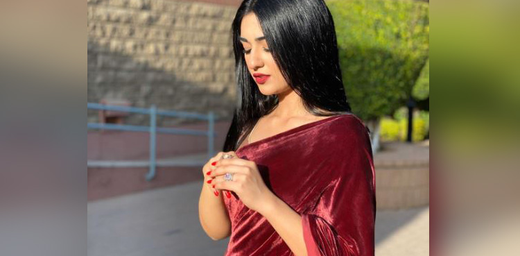 Sarah Khan, engaged