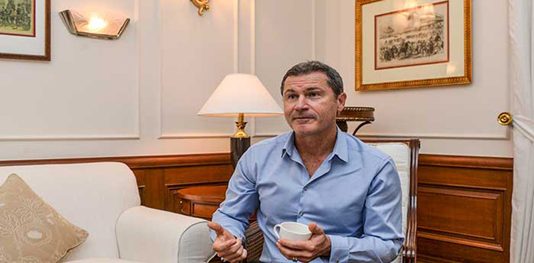 Simon Taufel Making Chai