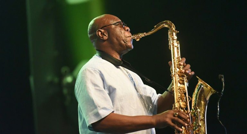 Afro-jazz , Manu Dibango, coronavirus