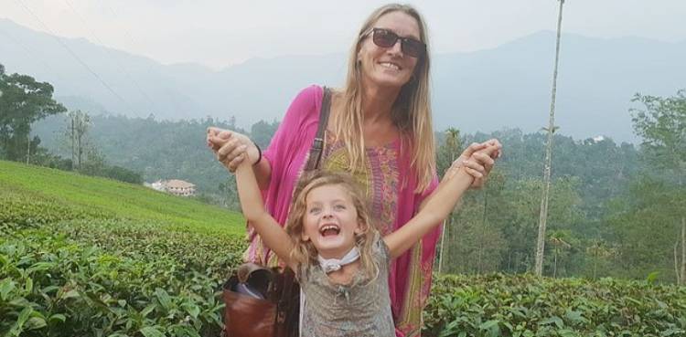 mother daughter India coronavirus lockdown