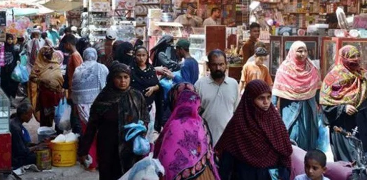 Christmas Lahore markets LHC smog midnight