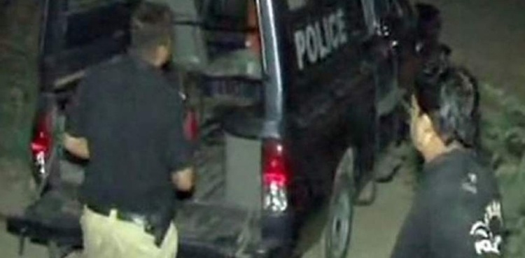 karachi , avcc, police officers arrest, drug smugglers