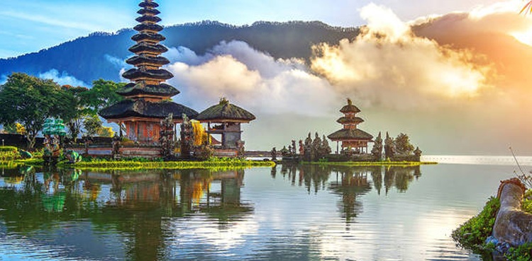 indonesia foreigners foreign tourists