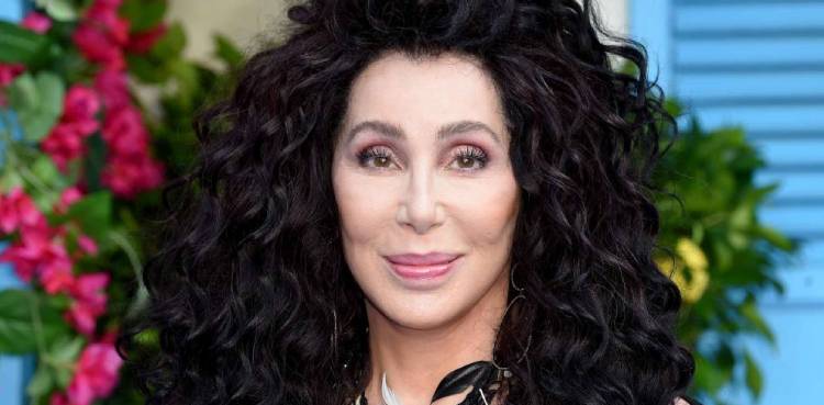 Cher volunteer